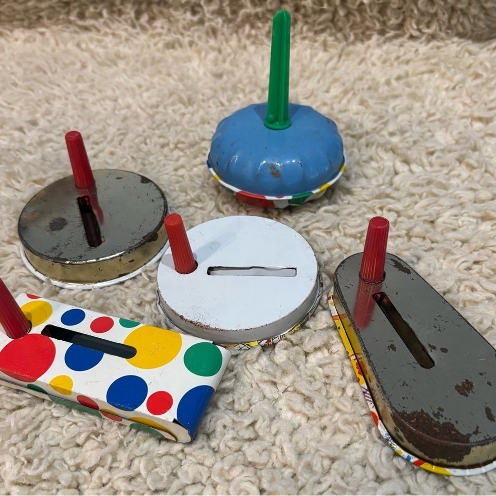 VINTAGE (5) Tin Noise Makers; Circa 1950-60’s; New Years Eve, Tin, Collectible - Picture 3 of 4